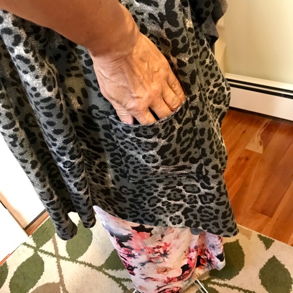 Very soft. High low. Stretch fabric jacket. - Picture 6 of 6